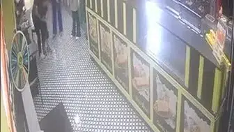 Restoran sahibi küçük çocuğu Heimlich manevrasıyla hayata döndürdü
