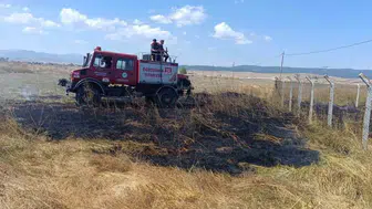 Dörtdivan'da yol kenarı alev aldı, itfaiye yangını büyümeden kontrol altına aldı