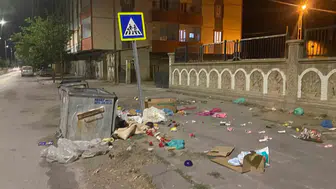 Patnos sokaklarında çöpler konteyner yerine yere atılıyor