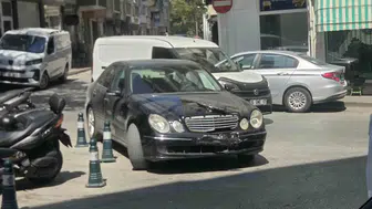 Kavşakta otomobille çarpışan motosiklet sürücüsü hastaneye kaldırıldı