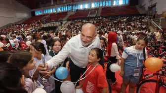 Canik’te camiye giden binlerce çocuk ödülünü alıyor