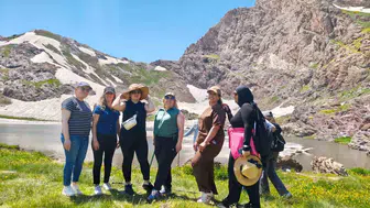 Hakkari’nin 3 bin 400 metre zirvesinde masmavi bir gün
