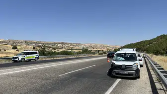 Adıyaman'da iki araç çarpıştı 5 kişi hastaneye kaldırıldı
