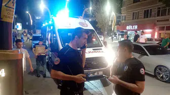 Kaldırımda yol verme kavgası kanlı bitti, bir kişi bıçaklandı