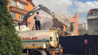 Gece yarısı çatırdadı, sabaha karşı yıkıldı