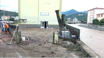 Giresun'da sağanak sonrası hayatı çamur kapladı