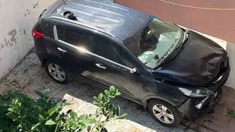 Sinop'ta park halindeki araç kontrolden çıkıp boşluğa uçtu