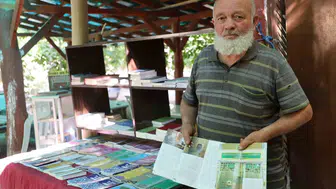 Nevşehirli Reşat Amca turistlere İslam’ı anlatıyor