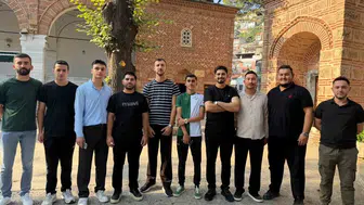 Osmangazili gençler ecdat yadigarı türbelerin bakımını üstlendi