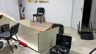 Kütahya Emet'te AK Parti ilçe binasına gece yarısı saldırısı
