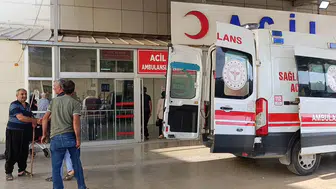 Adana'da traktör kazası geçiren muhtarın hayati tehlikesi sürüyor