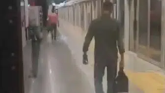 Metroda sigara içen yolcuya tepki gösteren vatandaşa saldırı girişimi