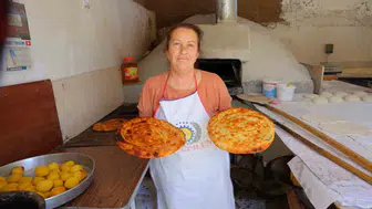 Çardak'ta 160 yıldır aynı toprak fırında ekmek pişiriyorlar