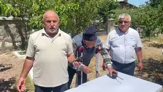 Sivaslı köylüler teknolojiden mahrum kalınca telsize döndü