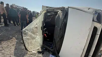Van'da korkunç kaza: Hafif ticari araç takla attı