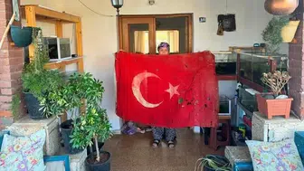 36 yıldır saklanan Kıbrıs gazisi bayrak restore ediliyor