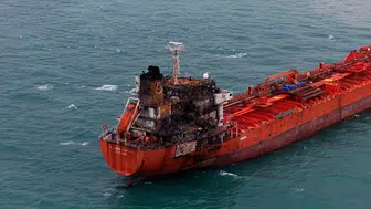 Karadeniz'in ortasında saldırıya uğrayan dev tanker Samsun kıyılarında mahsur kaldı