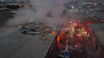 Mühürlü boyahanede gece yarısı yangın, patlama anları kamerada