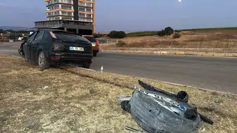 Uşak'ta Direksiyon Hakimiyeti Kayboldu, Araç Refüje Çıktı