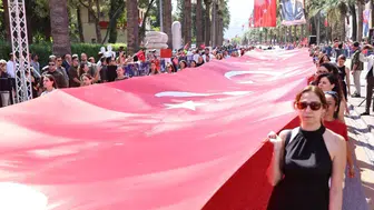 Denizli'de 30 Ağustos gururu: Askeri geçit töreni meydanı inletti