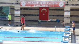 Diyarbakır'da havuzlar doldu taştı, 35 bin kişiye yüzme öğretildi