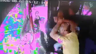 Kocaeli’de otobüs şoförüne durakta yumruklu saldırı