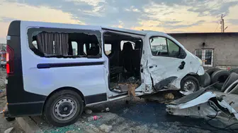 Batman yolunda iki minibüs çarpıştı dokuz kişi yaralandı