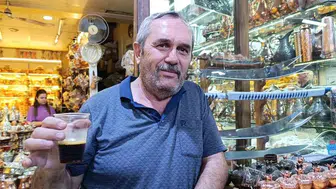 60 yıldır baba mesleğini sürdürüyor, şerbeti anlatıyor