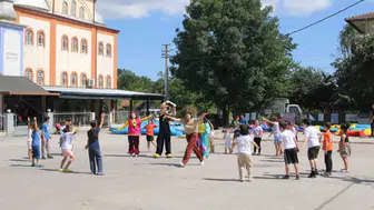 Körfez’de çocuklar mahalle şenlikleriyle tatilin keyfini çıkardı