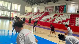 Saha da Kuruldu, Top da Verildi Çocuklar Potayla Buluştu