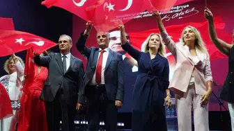 Büyükçekmece'de çifte bayram: Hem zafer coşkusu hem dev meydan açılışı