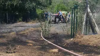 Yeniköy'de çıkan yangın ormana ulaşmadan durduruldu
