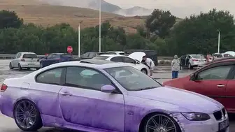Antalya yolunda kaza Araçlar mora boyandı