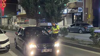 Kavak'ta polis mesaisi Alkol ve ehliyet kontrolü sürüyor