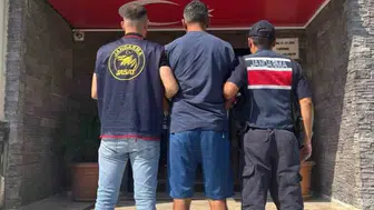 Manavgat'ta aranan hırsızlık hükümlüsü jandarmanın takibine takıldı