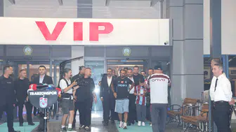 Trabzonspor dünya yıldızı Mohamed Salah’ı dev bir kalabalıkla karşıladı