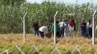 Serinlemek için girdiği kanalda kayboldu, vatandaşlar sudan çıkardı