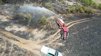 Sakarya’da makilik alan yanarken mahalleli tankerlerle yardıma koştu