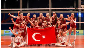 Genç milliler voleybolda çeyrek final biletini kaptı