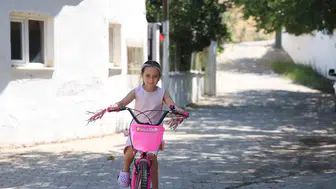 Yangında bisikleti kül olan Hazal’a Başkan Çerçioğlu’ndan sürpriz hediye