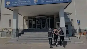 Kayseri'de 13 yıl 11 ay hapis cezası bulunan firari hırsızlık hükümlüsü saklandığı adreste yakalandı