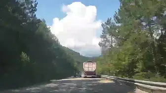 Karabük yollarında şoförler kural tanımıyor, kazalar saniyelerle önlendi