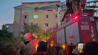 Bingöl’de apartman yangını İtfaiye merdivenleri can kurtardı