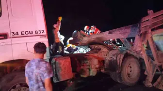 Beykoz'da gece yarısı dehşeti Hafriyat kamyonu otomobili biçti