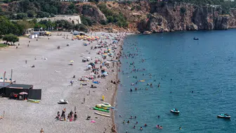Antalya kavurucu sıcakla tanıştı meydanlar boşaldı