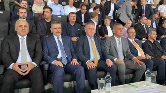 Diyarbakır Stadı'nda protokol maçı yakından takip etti