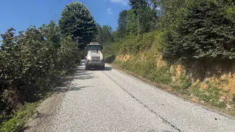 Gölyaka’da bozuk köy yolları asfaltla yenilendi