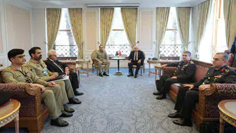 Savunma diplomasisinde kritik zirve: Bakan Güler'den Pakistanlı komutanla stratejik buluşma