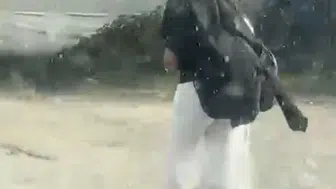 Bolu’da 30 derece sıcaklığın ardından aniden bastıran yağmur şaşkına çevirdi