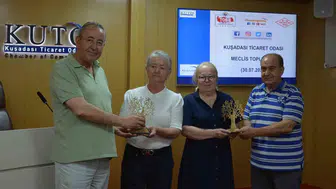 Kuşadası zeytinyağına dünyada ödül getiren kadınlara plaket